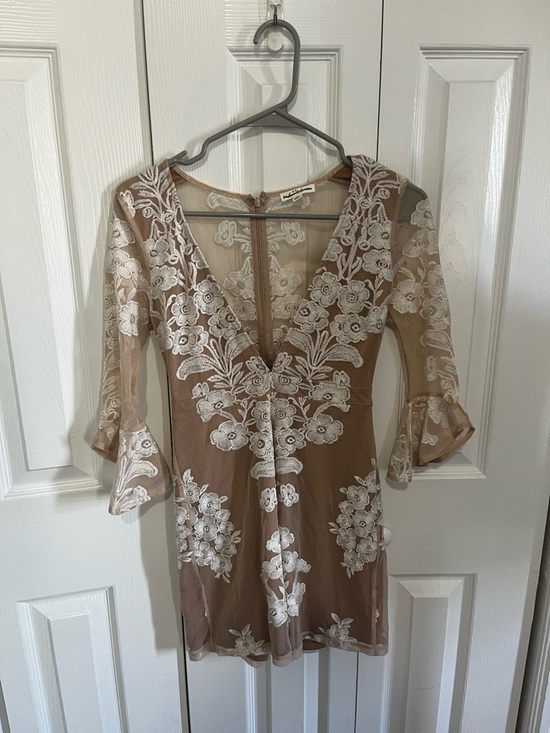 For Love And Lemons Dresses & Skirts - For Love And Lemons Nude and White Floral Embroidered V-Neck Dress Extra Small